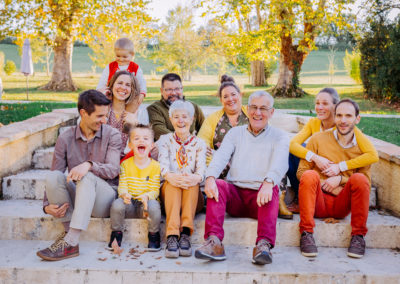 Pourquoi faire une séance photos en famille ? avec les grands parents et les oncles et tantes
