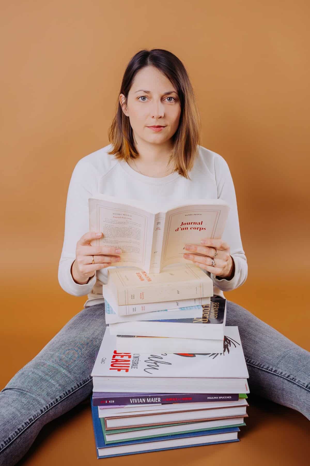 Photographe en train de lire